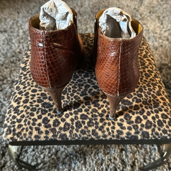 Kenneth Cole vintage 2003 Sex It Up Cognac snakeskin pointed toe ankle boots (8) - Picture 7 of 7